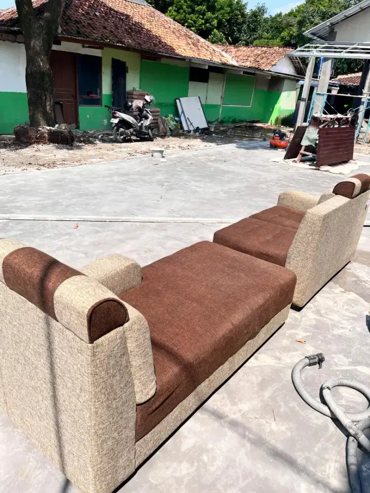 Layanan jasa cuci kasur, sofa, dan karpet