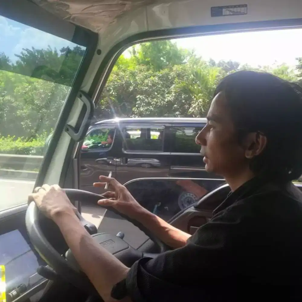 Mencari pekerjaan Supir / kurir.