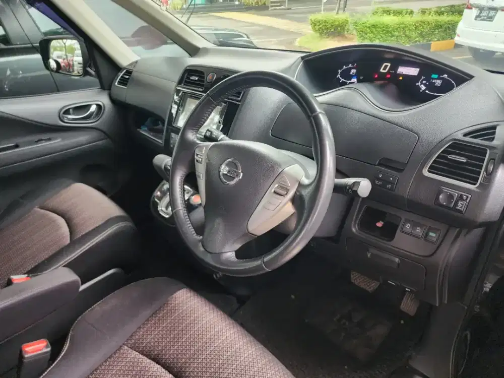 Rental Mobil Serena HWS Matic Include Driver