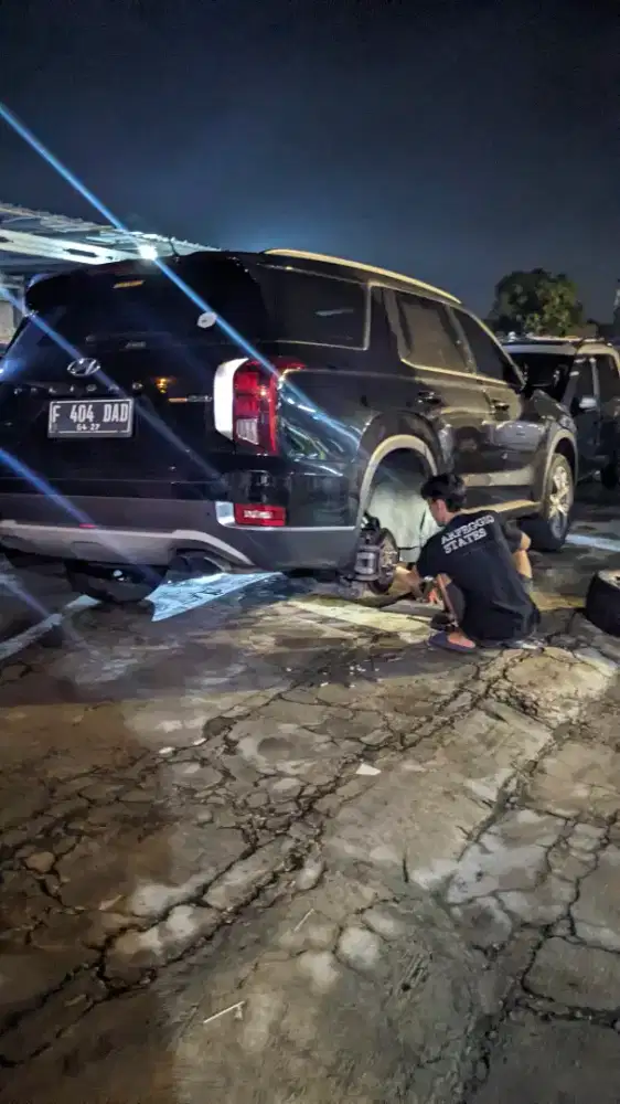 Montir mobil panggilan spesialis jam malam