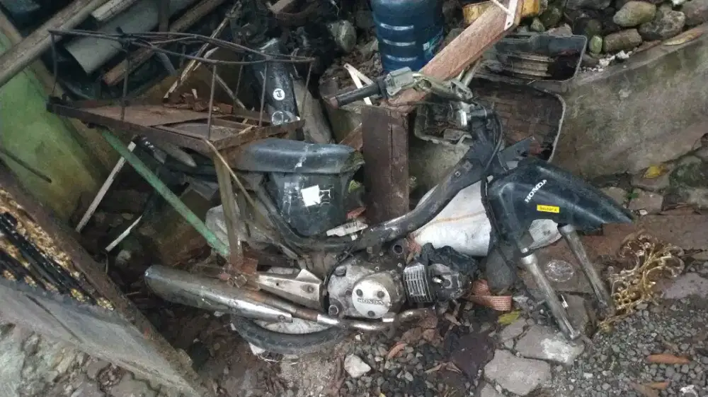 Di cari karyawan untuk kernet mobil pick up dan pengantar motor galon