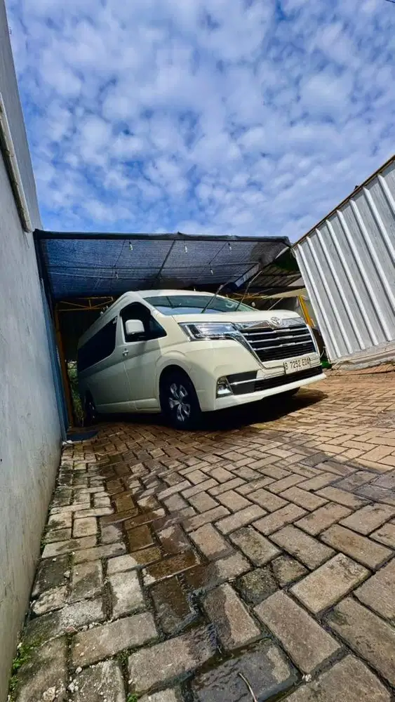 Sewa Hiace Premio Luxury – Full Fasilitas VIP | Nyaman & Eksklusif