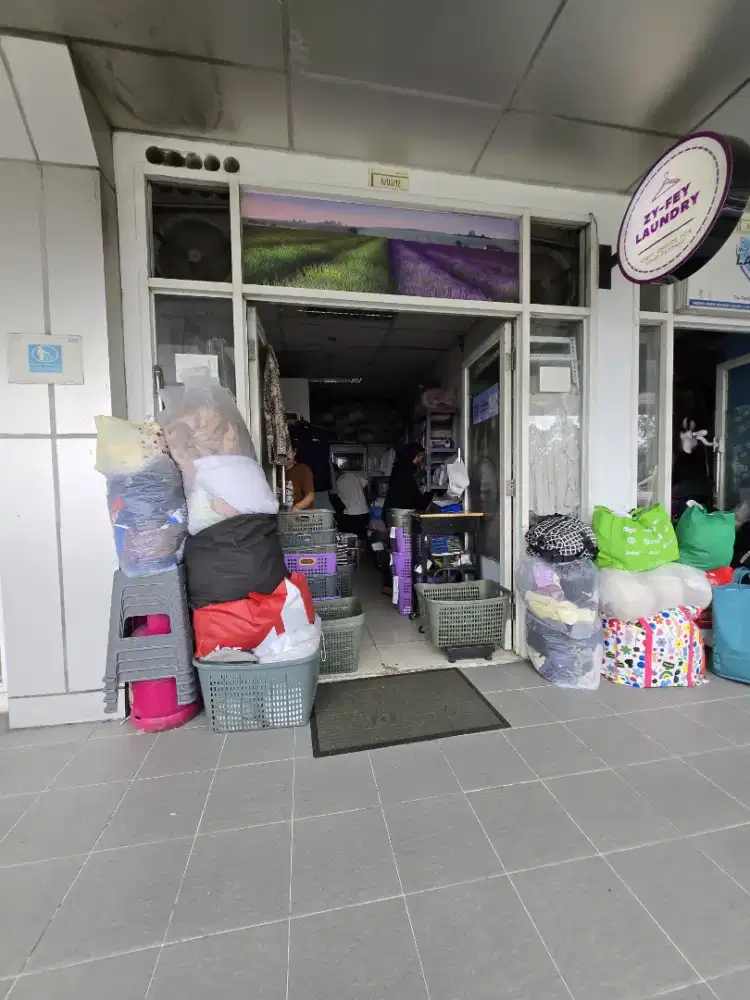 Karyawan untuk setrika uap laundry