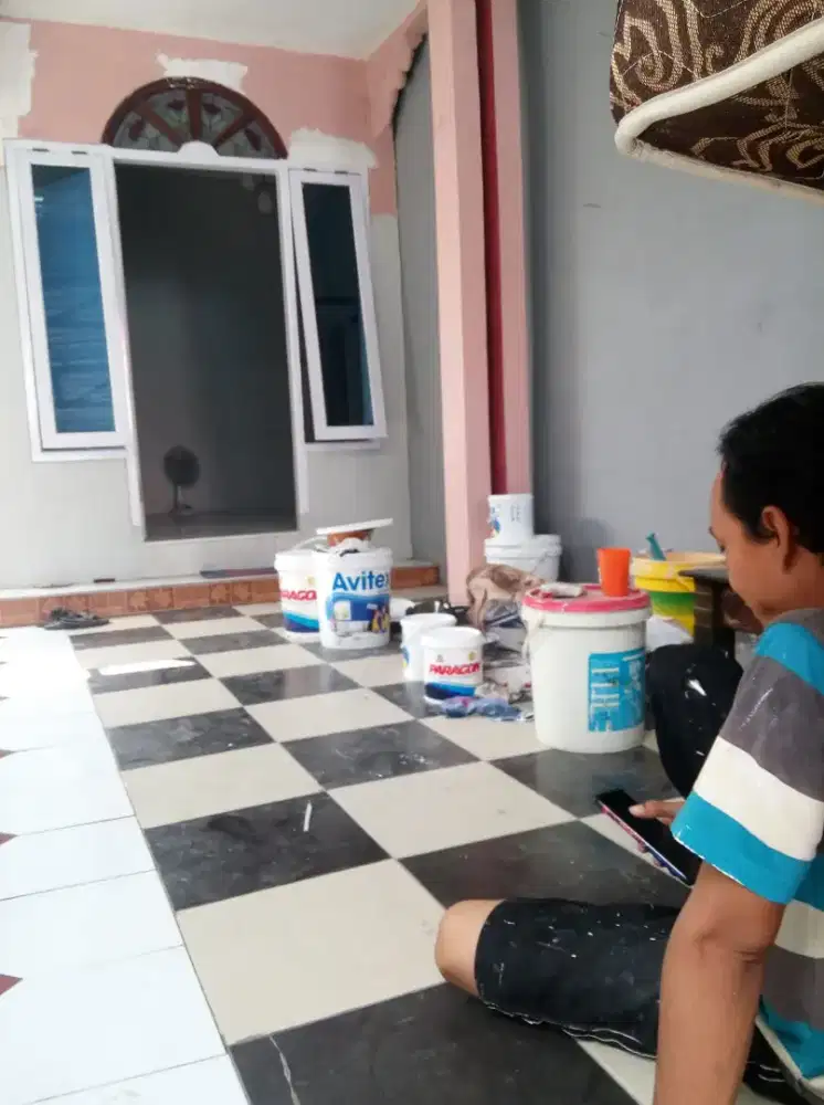 Tukang cat dan pasang plapon