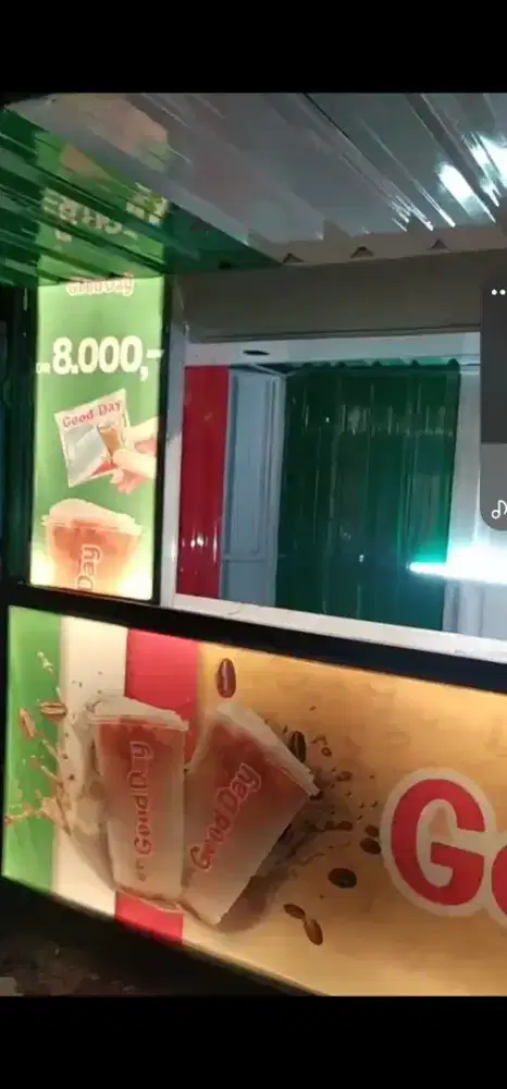 Karyawan sift untuk booth kopi