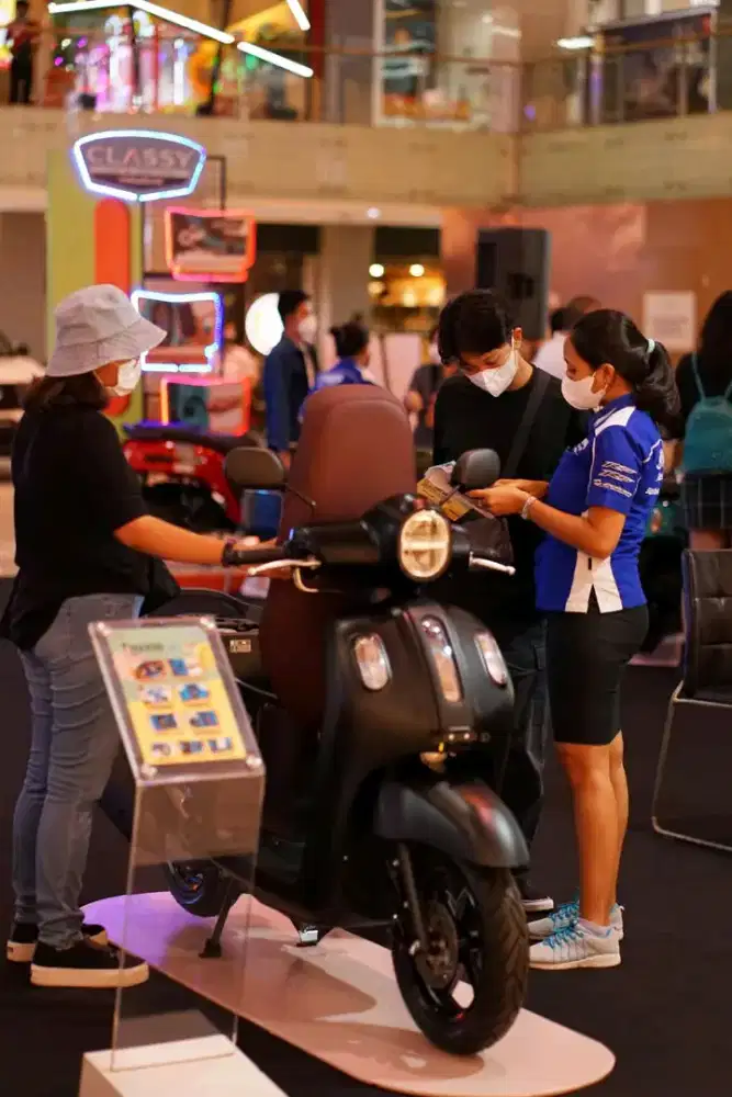 Staff Pameran Yamaha