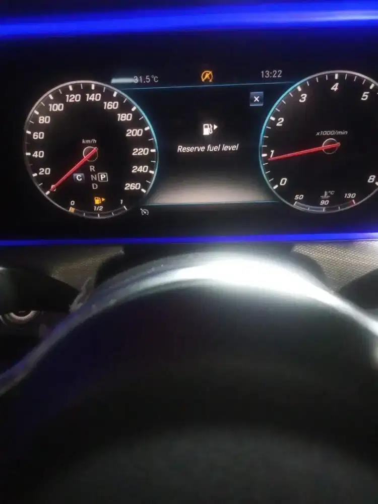 Saya sedang mencari pekerjaan sebagai supir pribadi