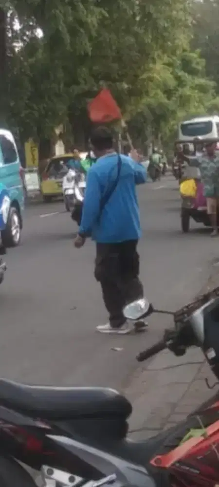 Mencari Tukang Parkir yang niat kerja