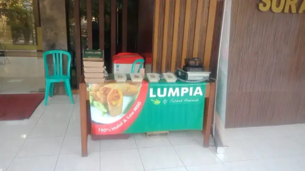 Karyawati outlet Lumpia Unimas Waru, gaji tetap mingguan plus bonus