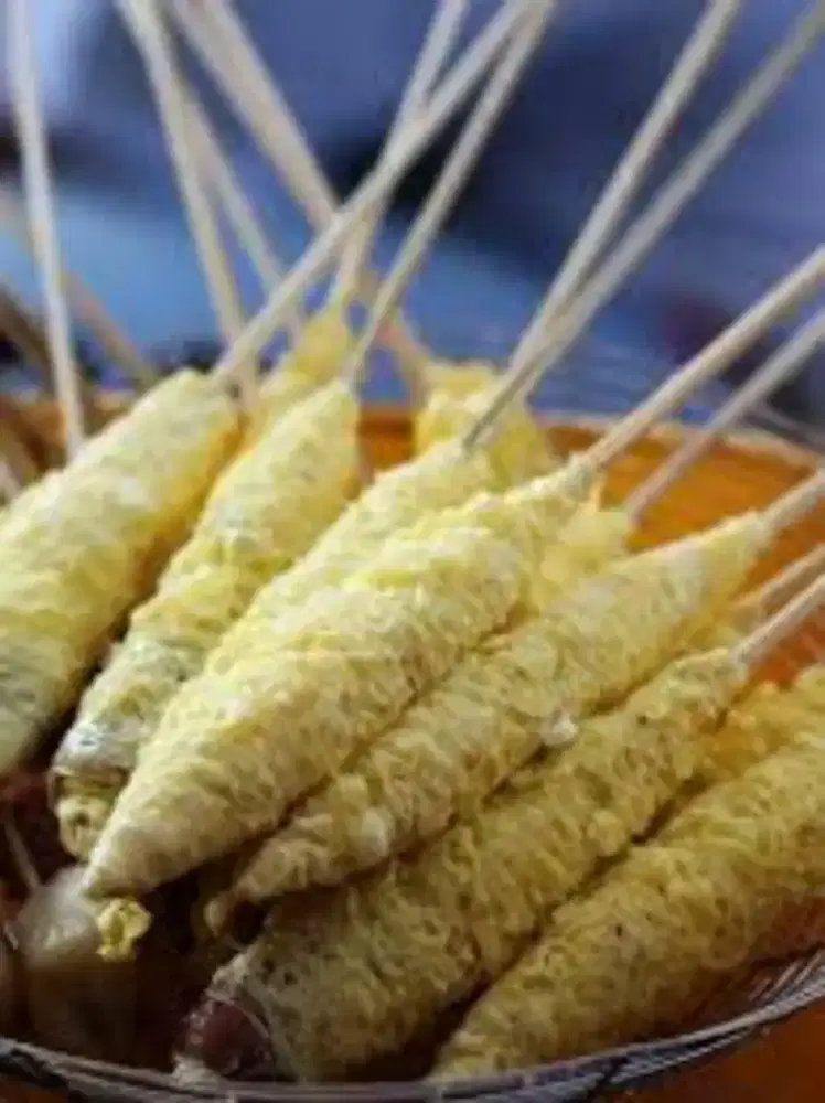 Karyawan telur gulung