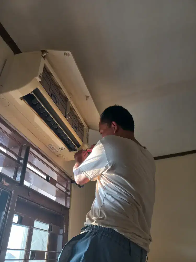 Jasa cuci dan service AC rumah