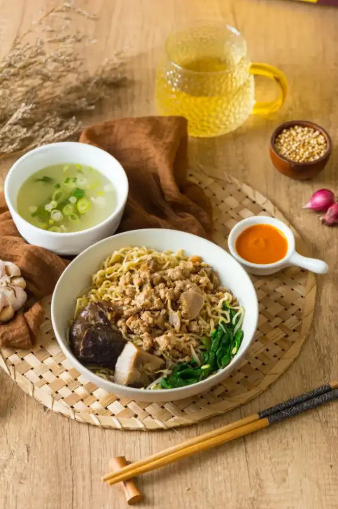 Pelayan Bakmie / ART / Waiters Rumah Makan
