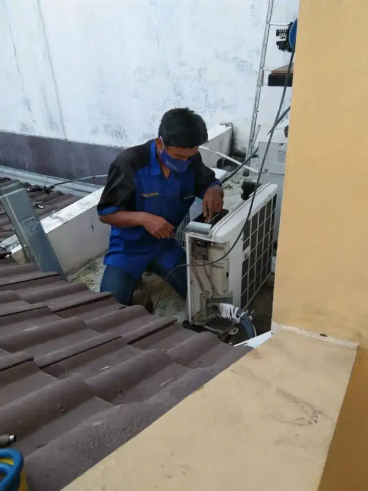 Jasa panggilan service AC bunyi ke rumah