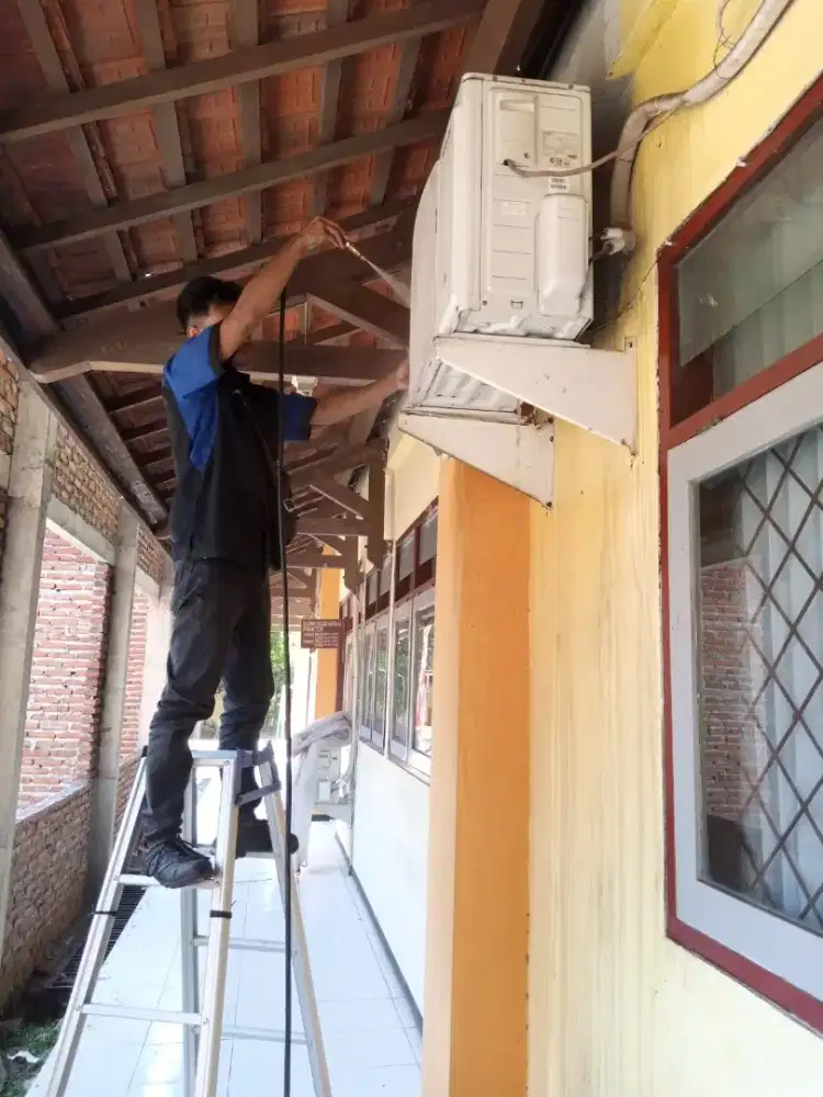 Panggilan jasa menerima service AC mati ke rumah