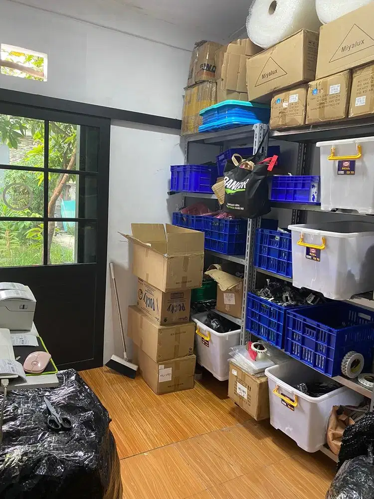 Dibutuhkan host live toko online shopee dan tiktok.