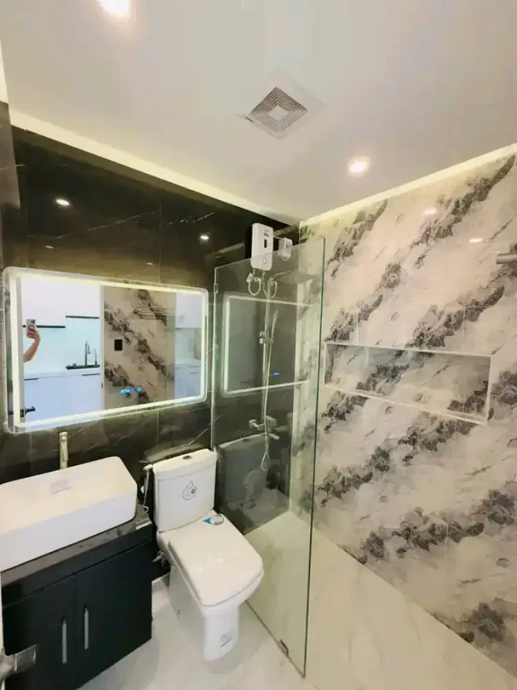 Tukang renovasi dan atap