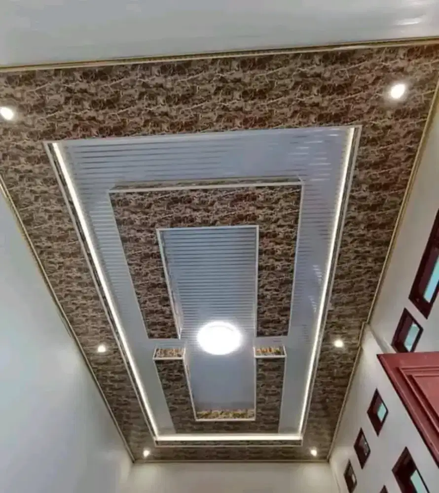 Tukang renovasi dan atap