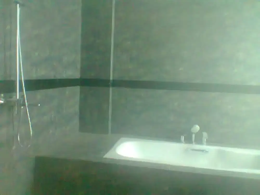 Tukang pasang keramik granit