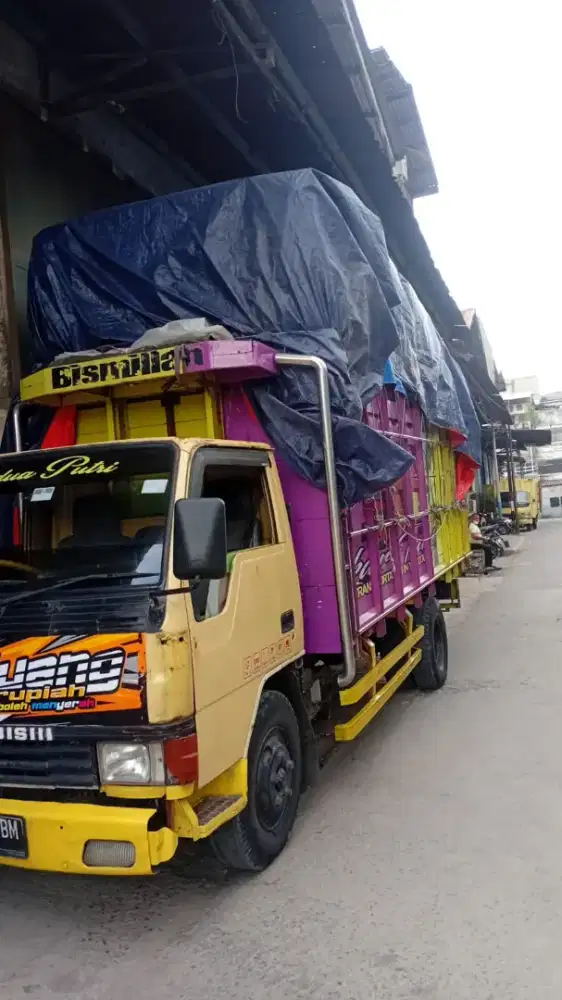Sewa truk pindahan rumah dan alat proyek bangunan dan perkantoran dll