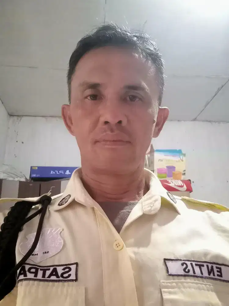 BISMILLAH Nama saya ENTIS (mencari Loker satpam/security)