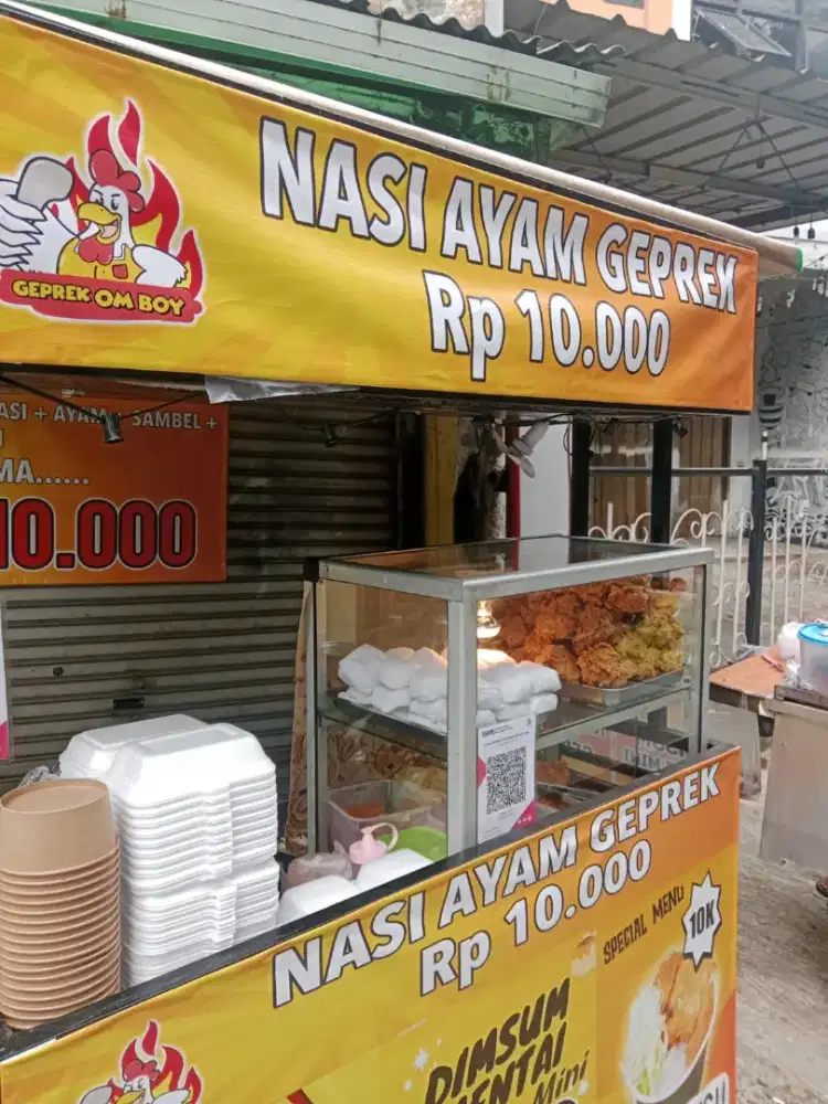 Dibutuhkan karyawan yg mahir goreng fried chicken