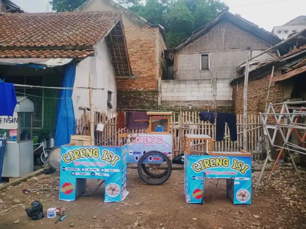 Penjual cireng isi