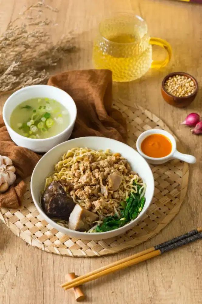 Pelayan rumah makan (Wanita)