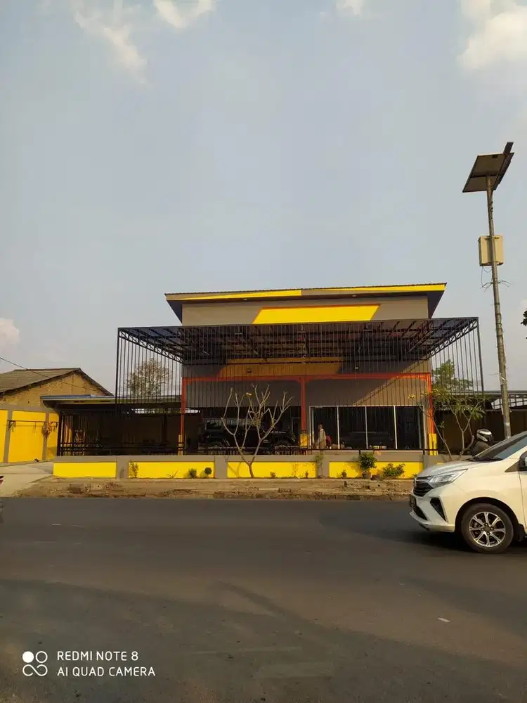 Karyawan untuk di pencucian mobil