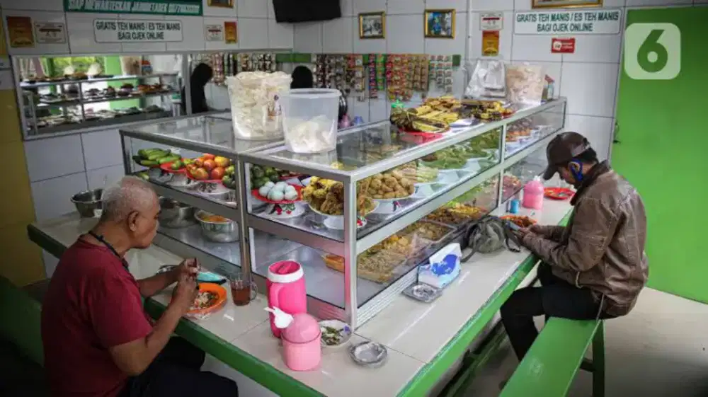 pembantu warung wanita