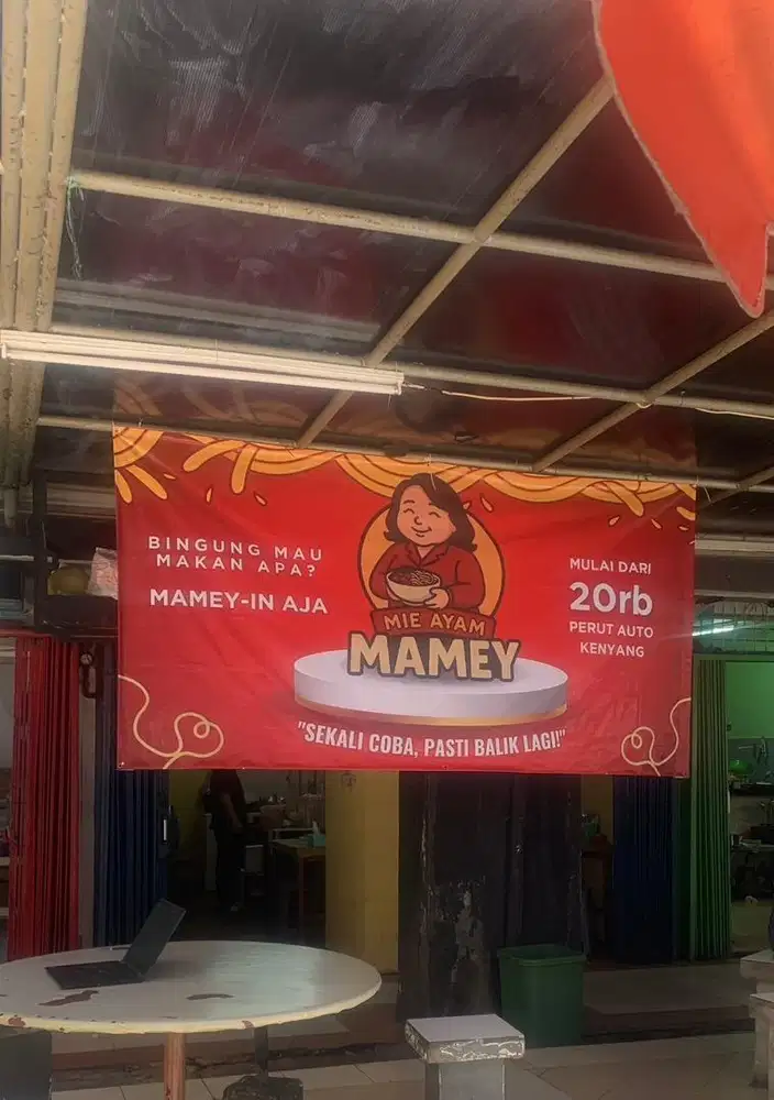 Pelayan Mie Ayam Mamey Khusus Wanita