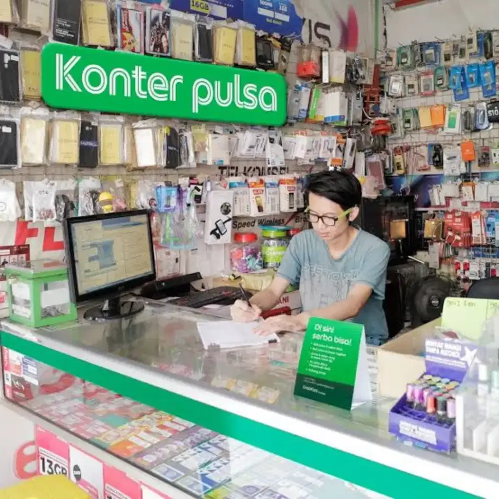 Penjaga toko konter hape atau pulsa