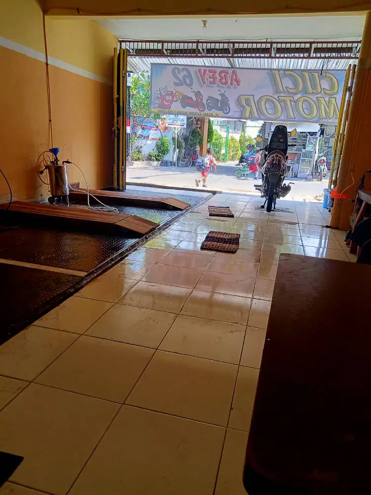 Dibutuhkan tenaga cuci motor.
