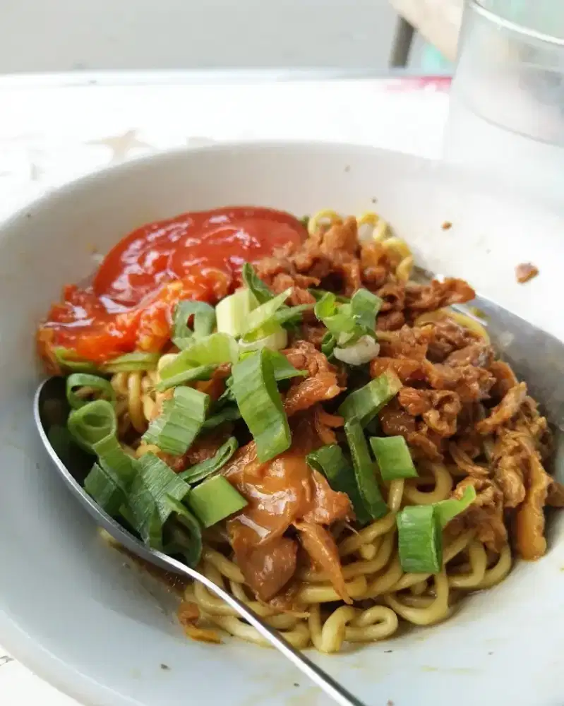Dicari tukang untuk jaga mie ayam