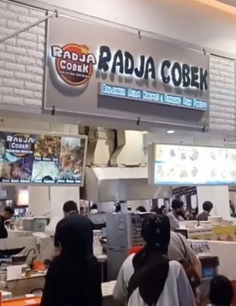 Dibutuhkan wanita untuk masak di foodcourt mall Summarecon Bekasi