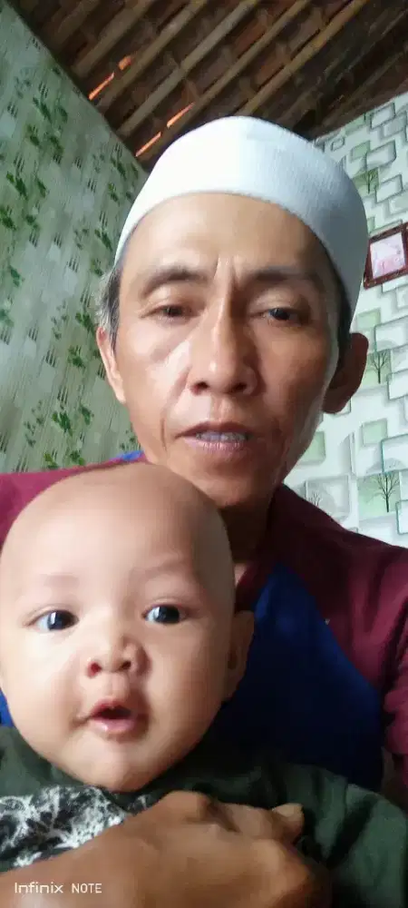 Serabutan tukang kebun atau tukang sapu jalanan ojek antar jemput