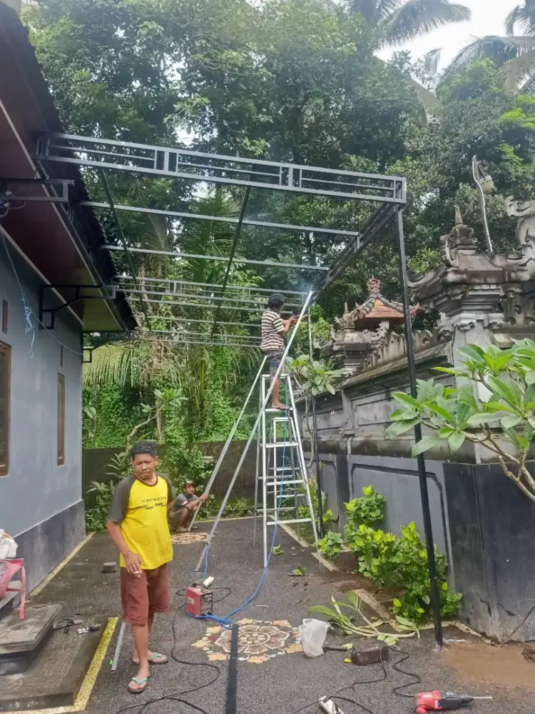 TUKANG LAS DAN TENAGA BANTU