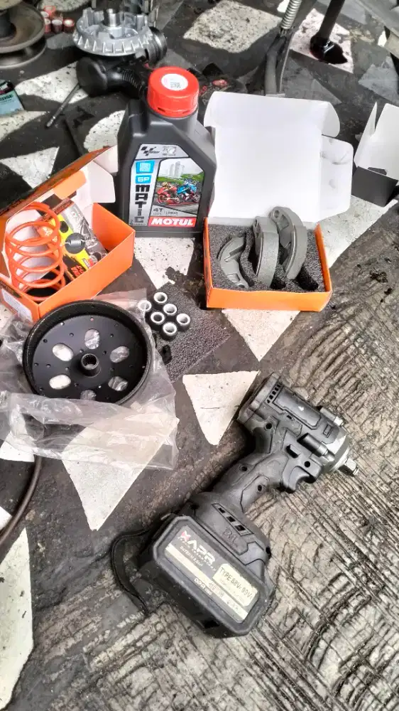 Di cari Mekanij / Montir Motor Berpengalaman! Baca deakripsi