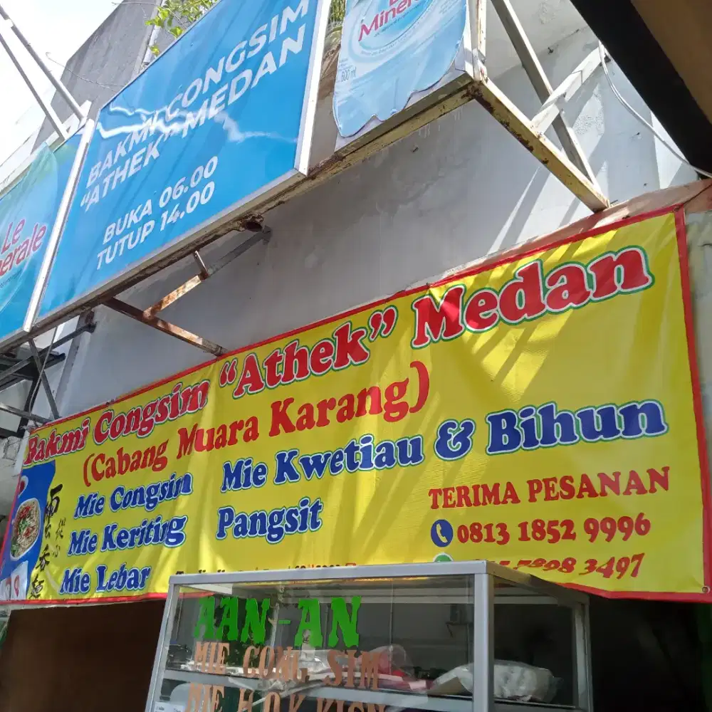 Karyawan Restoran Berpengalaman