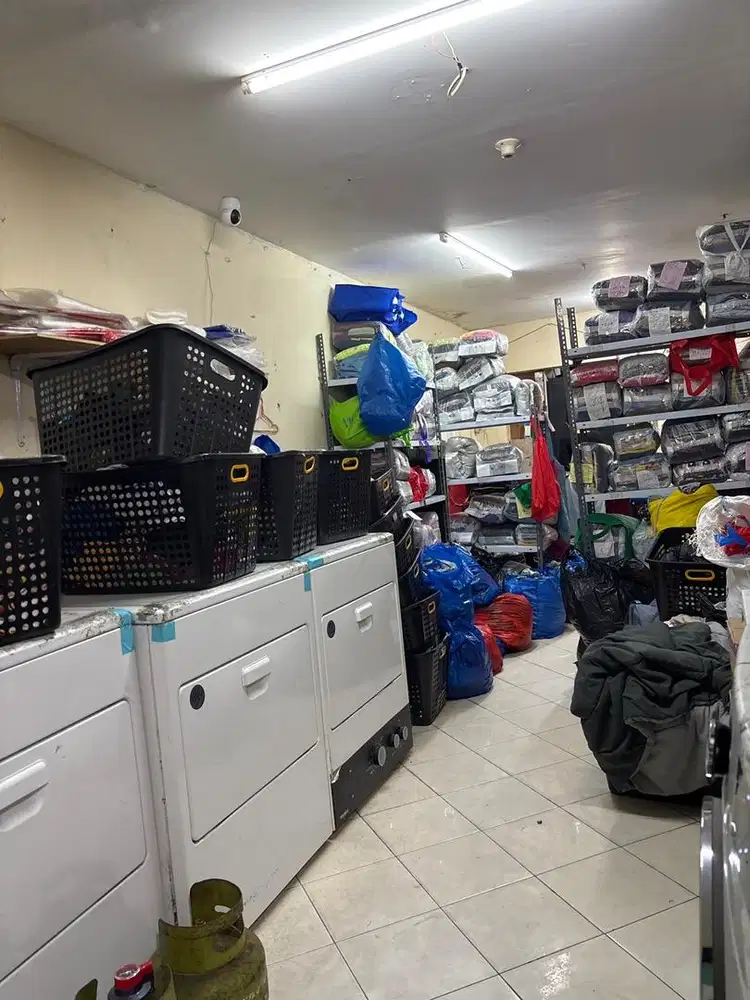 Dicari bagian gosok laundry kiloan menggunakan setrika uap