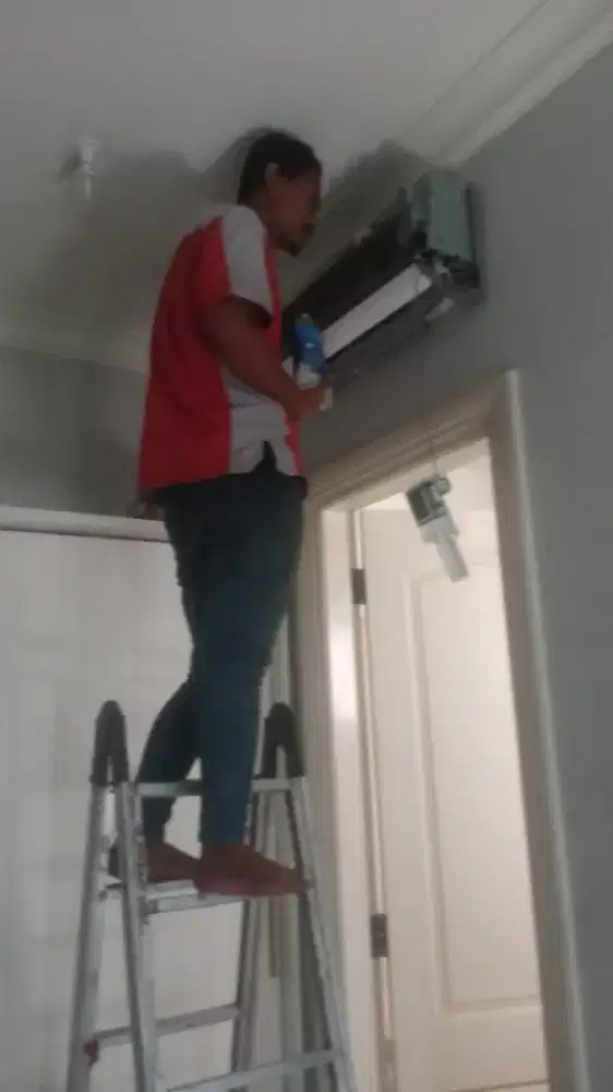 SERVICE AC, PERBAIKAN AC NETES TDK DINGIN,ISI FREON BONGKAR PASANG