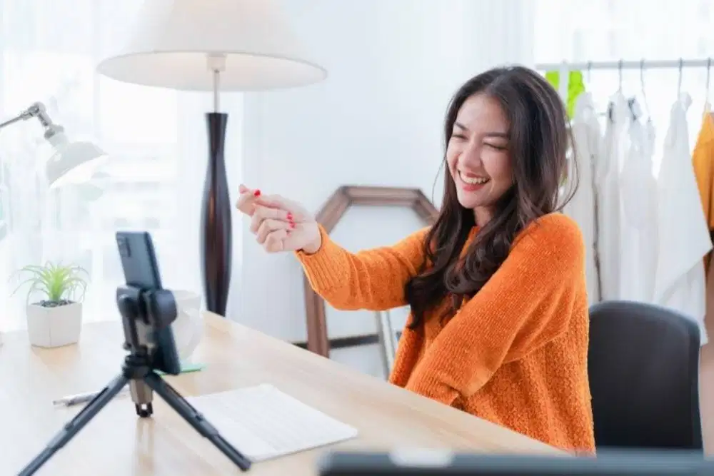Dibutuhkan Host Live Streaming, Waktu/Tempat Kerja Flexible.