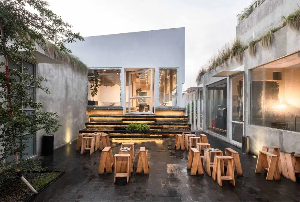 LOWONGAN KERJA STAFF CAFE