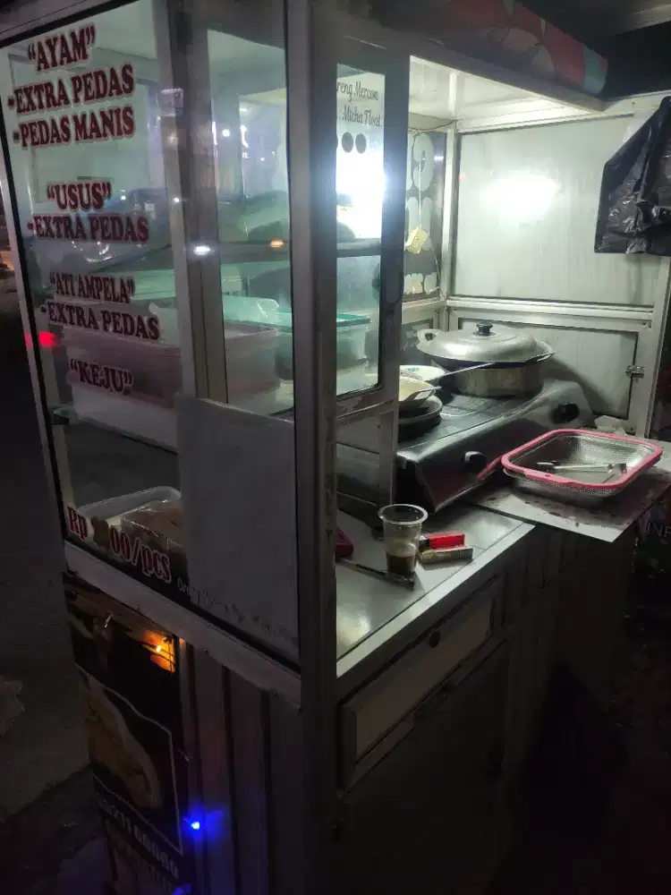 Mencari karyawan(pria) penjaga warung cireng