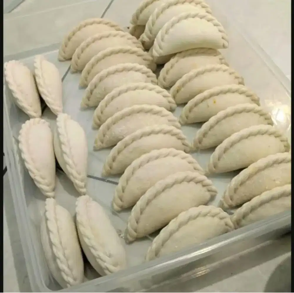 Karyawan jualan cireng