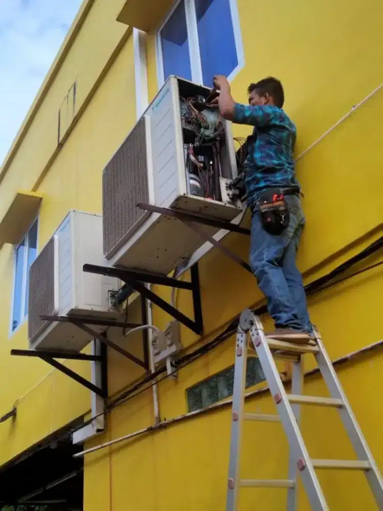SERVICE AC BONGKAR PASANG AC, CUCI AC TAMBAH FREON AC