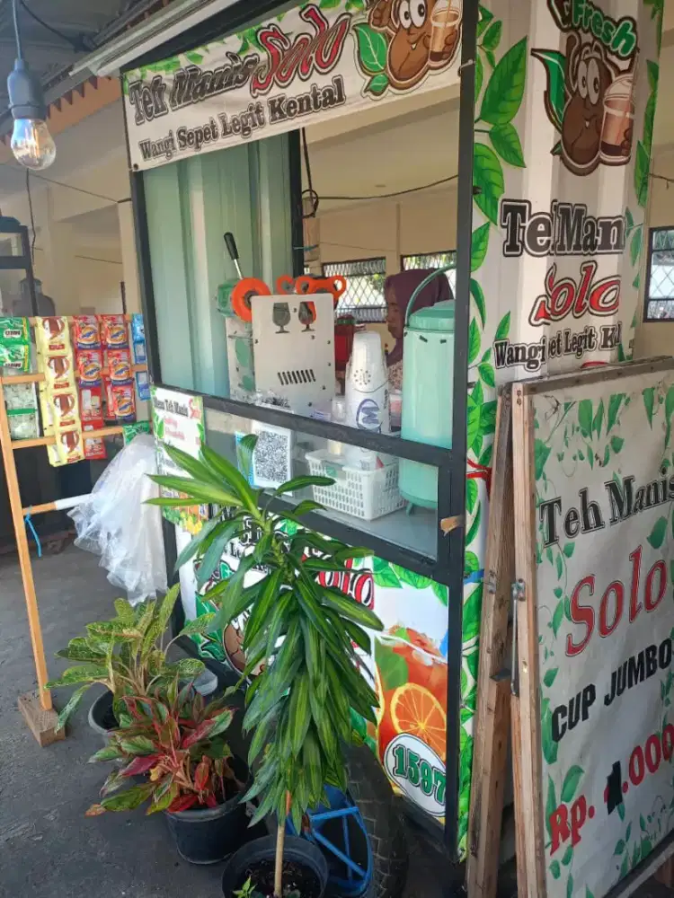 Penjaga Booth Es Teh Jumbo