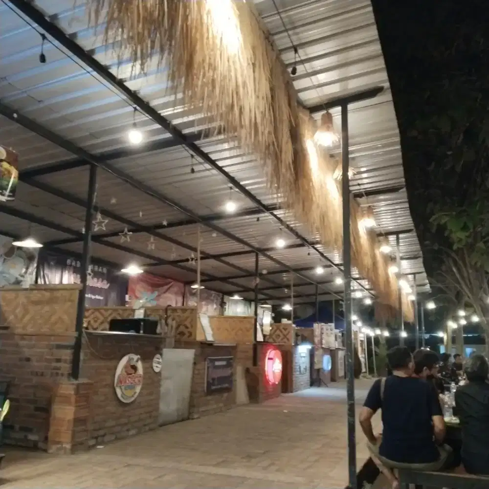 Dicari pegawai penjaga stand makanan