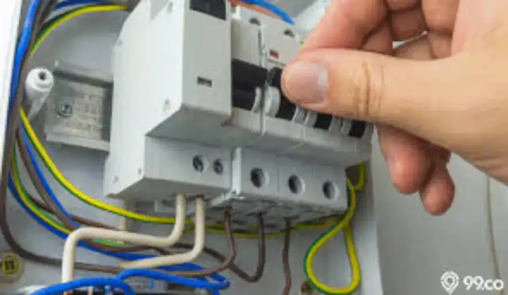 Tukang servis listrik panggilan