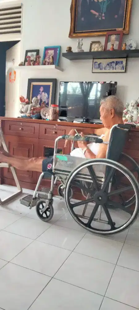 Jasa perawat di rumah sakit dan di rumah
