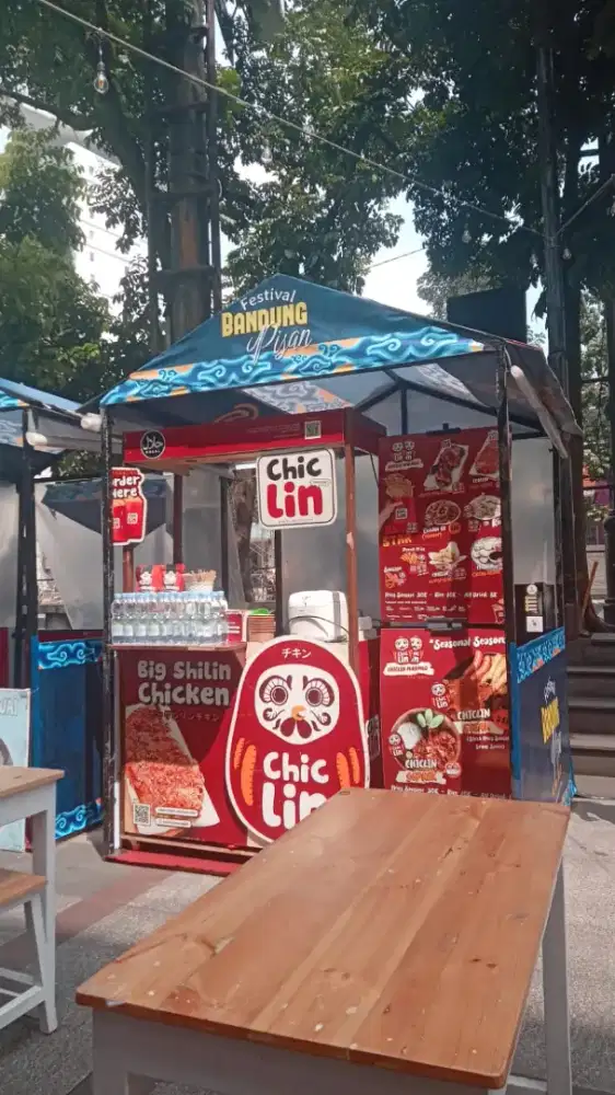 Jaga stand di Yogya kepatihan